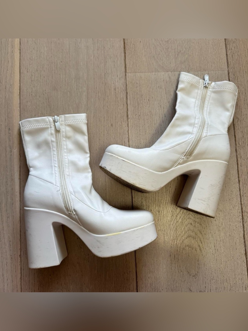 Dream Pairs White Platform Boots Size 6.5 women’s